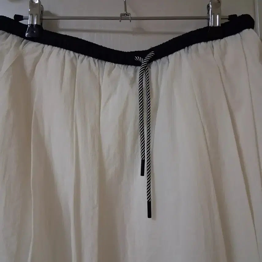 [BUNJANG] Studio Lux White Bending Flare Skirt / 스튜디오럭스 화이트 밴딩 플레어 스커트