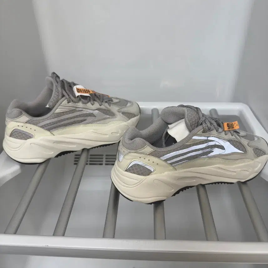 [BUNJANG] Adidas Yeezy Boost 700 V2 Static Sneakers / 이지부스트 700 V2 스태틱 240