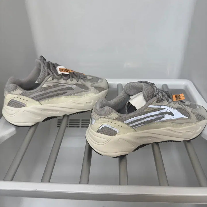 [BUNJANG] Adidas Yeezy Boost 700 V2 Static Sneakers / 이지부스트 700 V2 스태틱 240