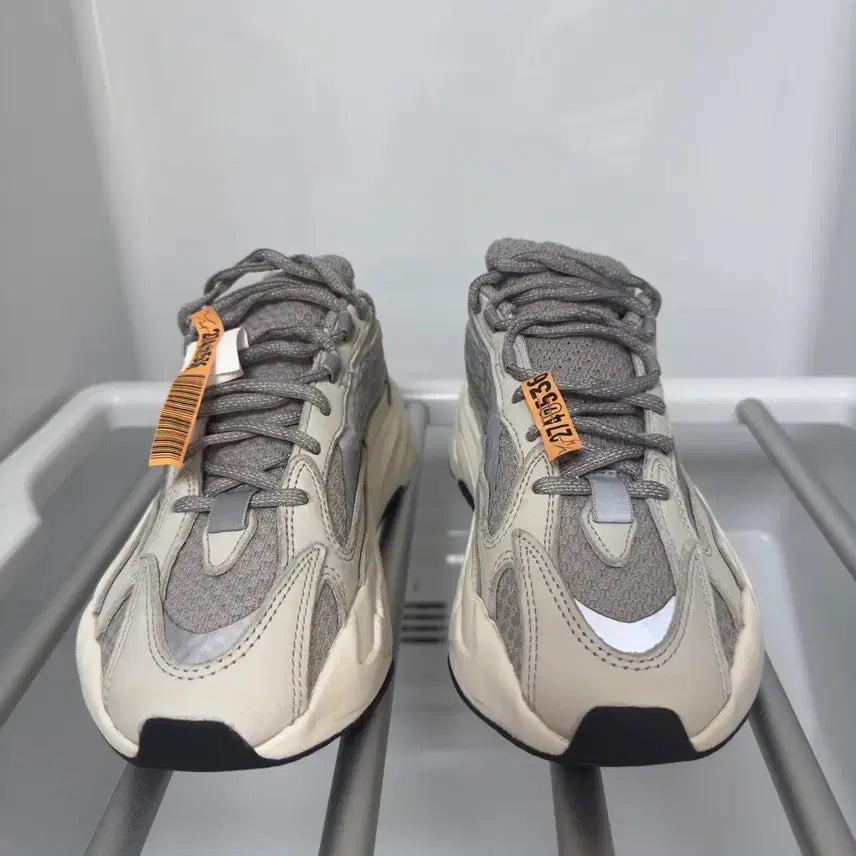 [BUNJANG] Adidas Yeezy Boost 700 V2 Static Sneakers / 이지부스트 700 V2 스태틱 240