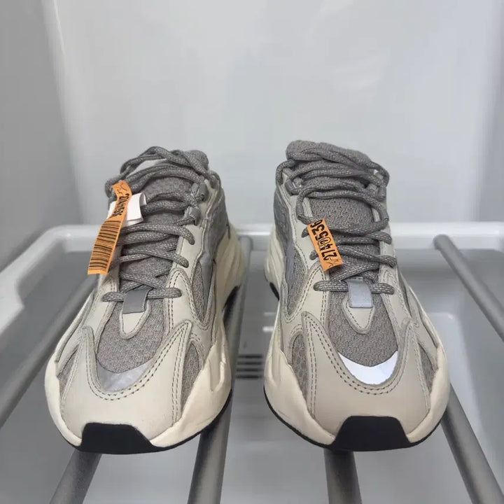 [BUNJANG] Adidas Yeezy Boost 700 V2 Static Sneakers / 이지부스트 700 V2 스태틱 240