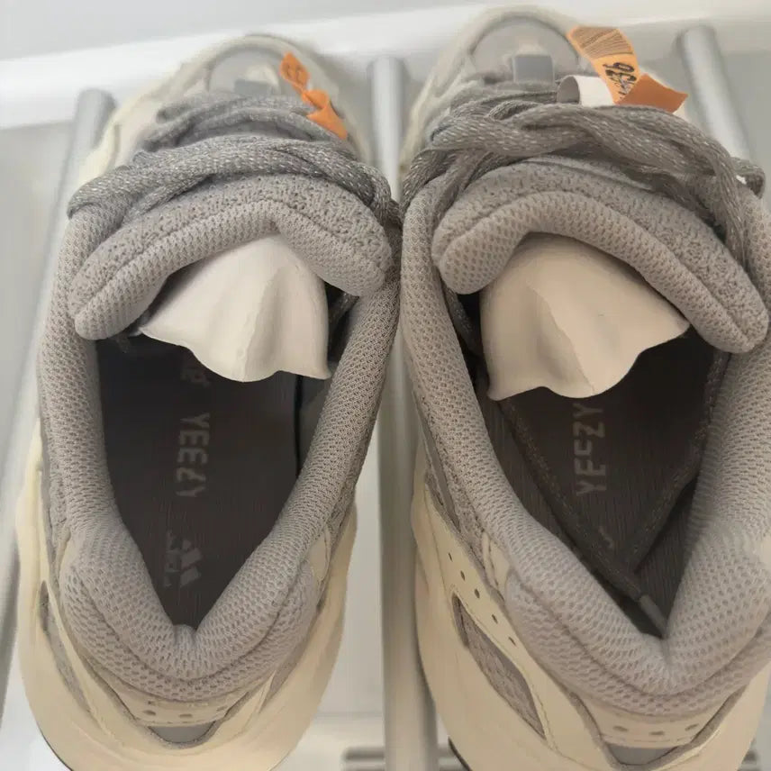 [BUNJANG] Adidas Yeezy Boost 700 V2 Static Sneakers / 이지부스트 700 V2 스태틱 240