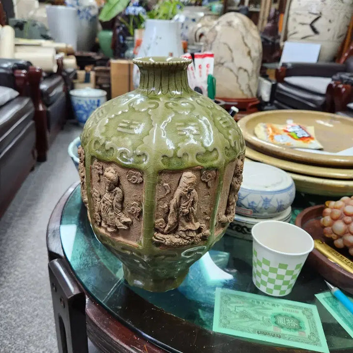 [BUNJANG] Yongcheon Kiln Octagonal Eight Immortals Bottle / 용천요 팔각 신선문 병