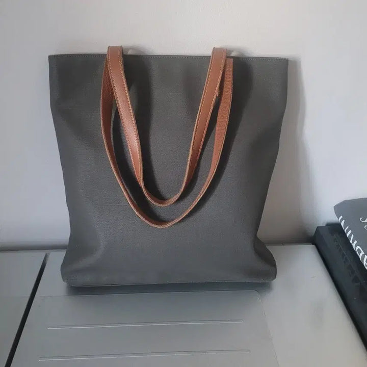 [BUNJANG] Loteff Tote Bag - Khaki / 로터프 토트백 카키색