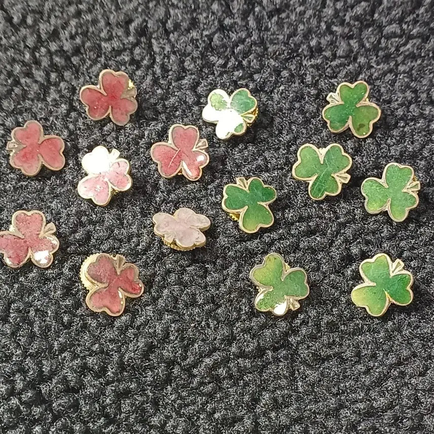 [BUNJANG] Vintage Clover Brooch Pin Collection (14 Pieces) / 빈티지 수집품 세잎 클로버 브로치 뱃지 14P모음 (빨강/초록)