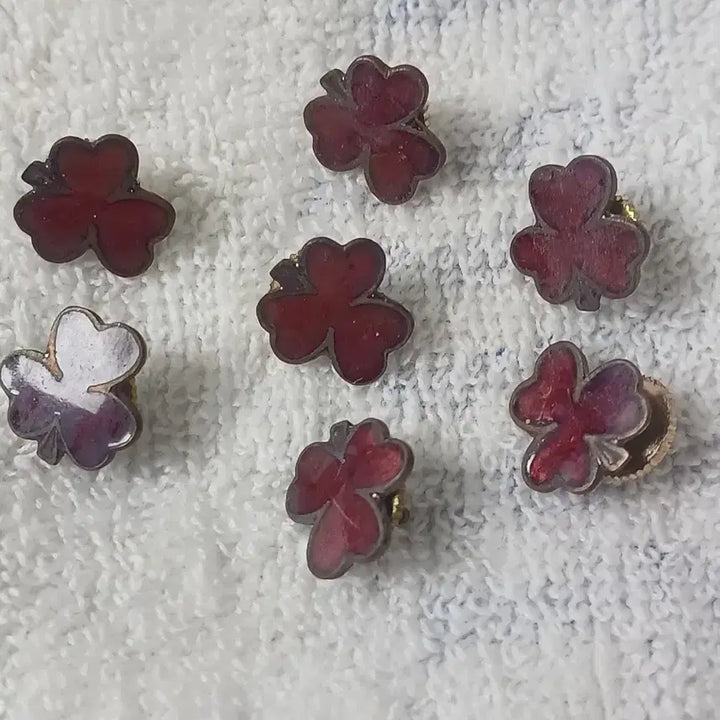 [BUNJANG] Vintage Clover Brooch Pin Collection (14 Pieces) / 빈티지 수집품 세잎 클로버 브로치 뱃지 14P모음 (빨강/초록)