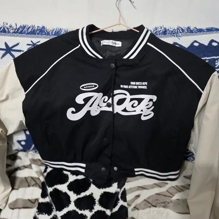 [SOLD OUT] 아촉 블랙 배색 크롭 야구 점퍼