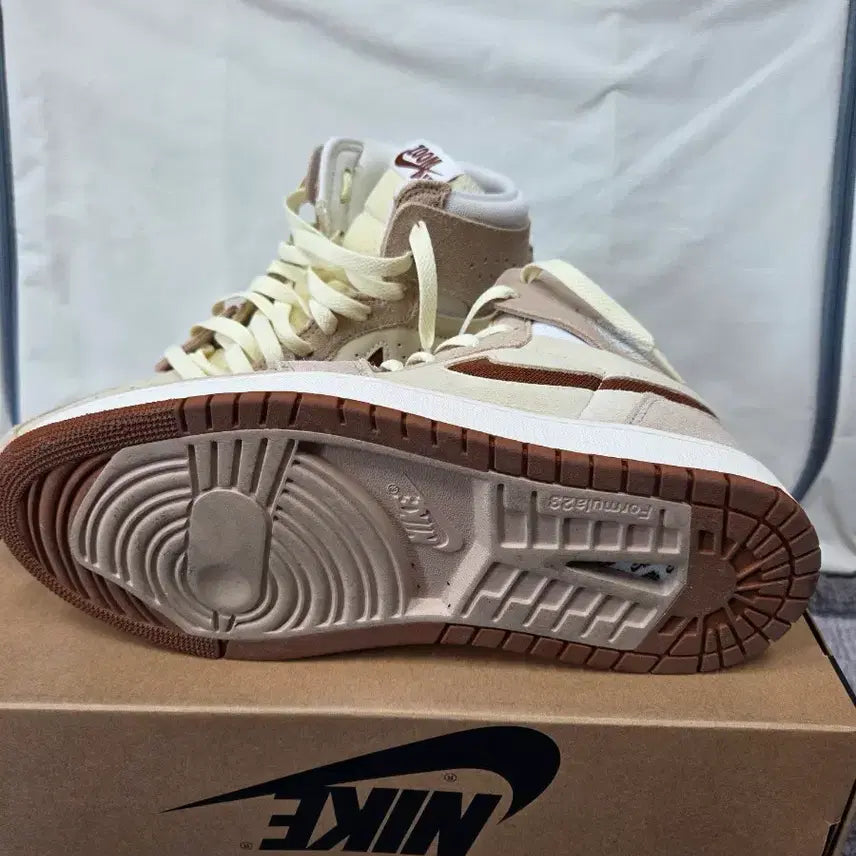 [BUNJANG] Nike Air Jordan 1 Mid Cream Brown Shoes / 나이키 에어 조던 1 미드 크림 브라운 270