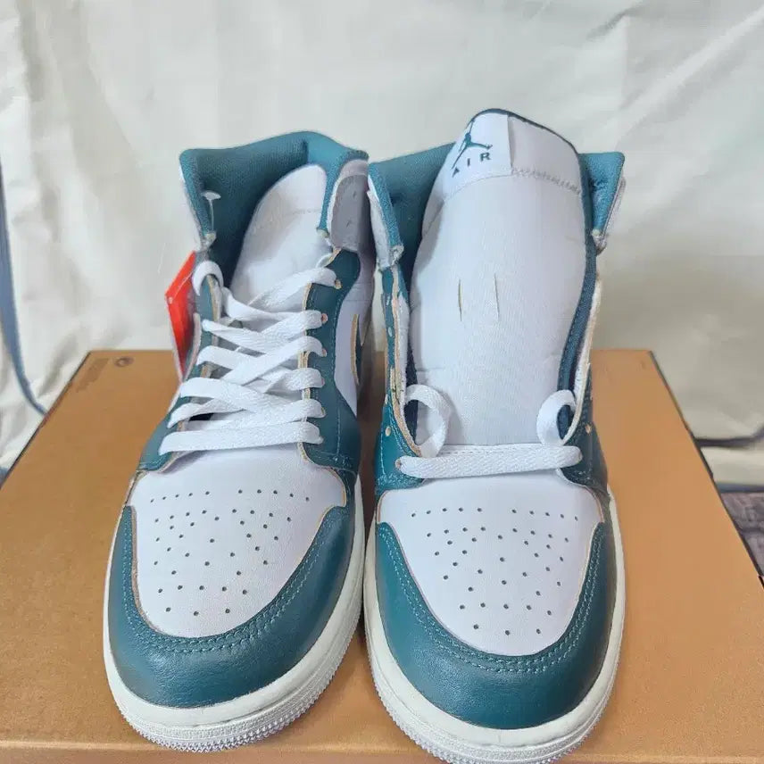 [BUNJANG] Nike Air Jordan 1 Mid SE White/Teal / 나이키 에어 조던 1 미드 SE 화이트/틸