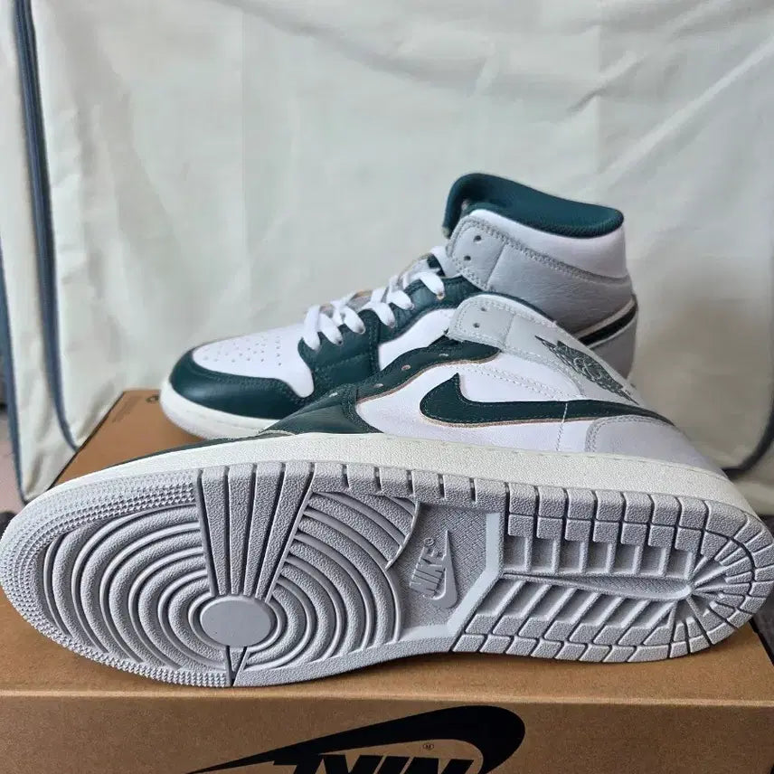 [BUNJANG] Nike Air Jordan 1 Mid SE White/Teal / 나이키 에어 조던 1 미드 SE 화이트/틸