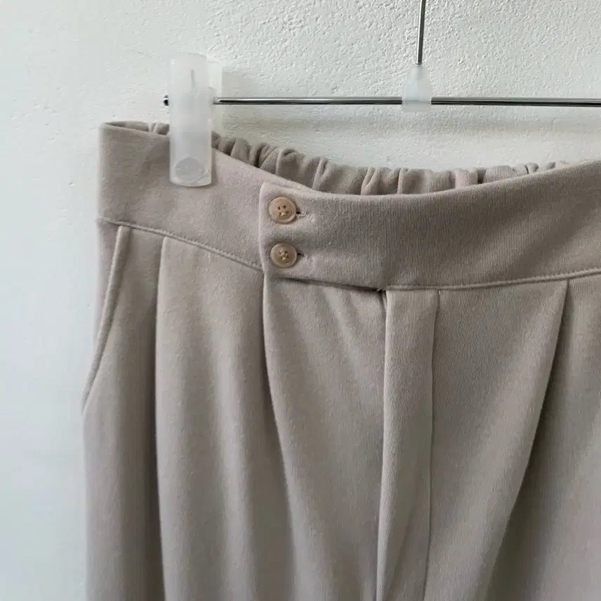 [BUNJANG] Unbalanced Beige Wide Slacks Pants / 세일 새상품 밴딩 언발 베이지 와이드 쭈리 슬랙스팬츠