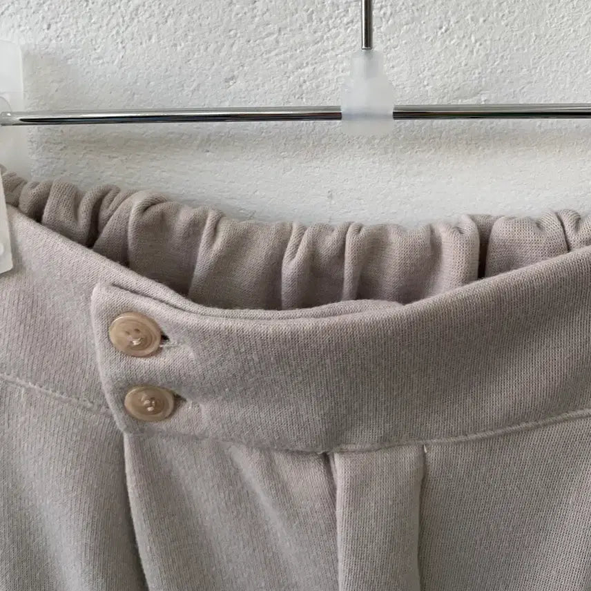 [BUNJANG] Unbalanced Beige Wide Slacks Pants / 세일 새상품 밴딩 언발 베이지 와이드 쭈리 슬랙스팬츠