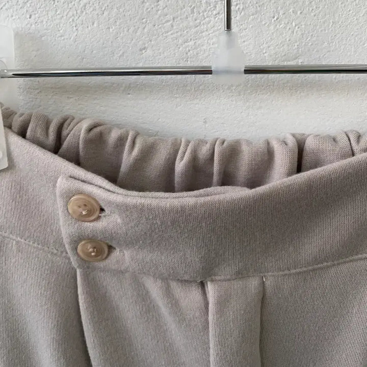 [BUNJANG] Unbalanced Beige Wide Slacks Pants / 세일 새상품 밴딩 언발 베이지 와이드 쭈리 슬랙스팬츠