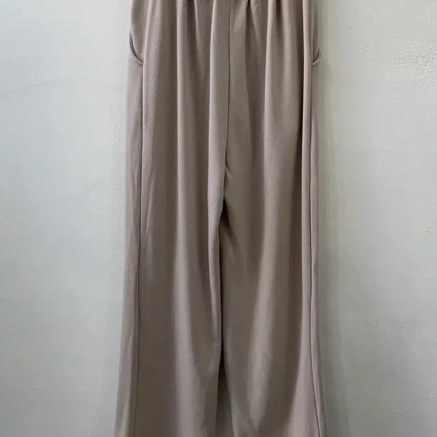 [BUNJANG] Unbalanced Beige Wide Slacks Pants / 세일 새상품 밴딩 언발 베이지 와이드 쭈리 슬랙스팬츠