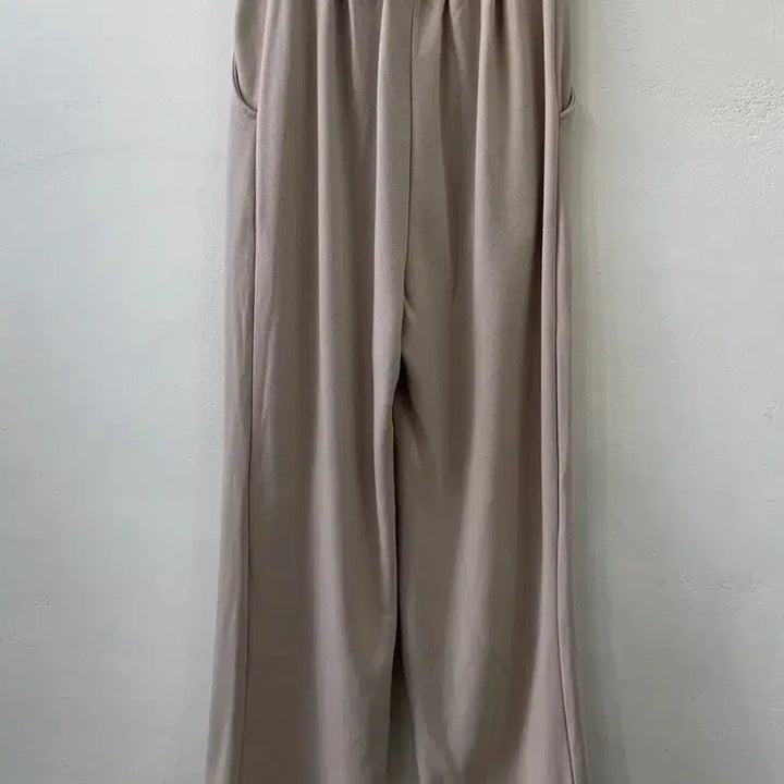 [BUNJANG] Unbalanced Beige Wide Slacks Pants / 세일 새상품 밴딩 언발 베이지 와이드 쭈리 슬랙스팬츠
