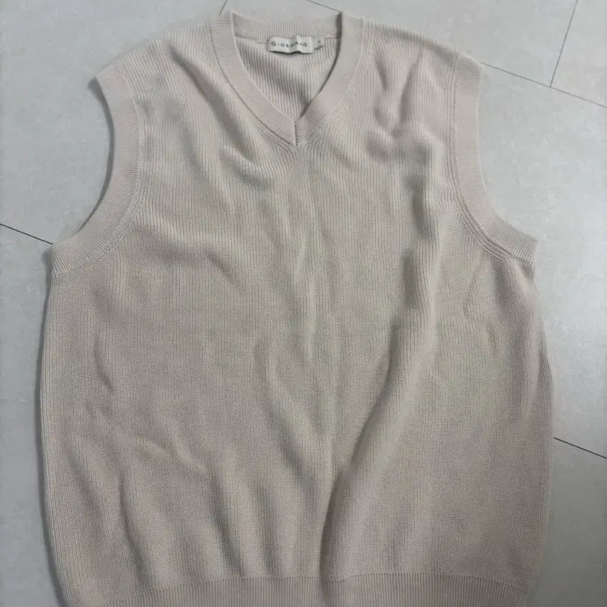 [BUNJANG] Giordano V-Neck Knit Vest - Size L / 지오다노 브이넥 베스트ㅡ사이즈L