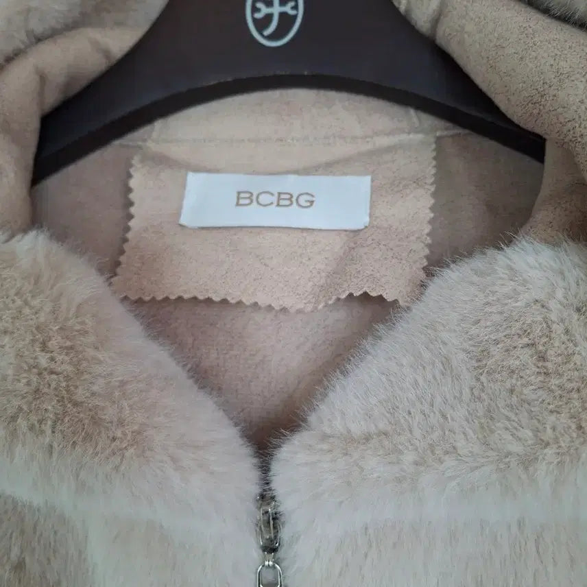 [BUNJANG] BCBG Hooded Fur Trimmed Half Coat / bcbg후드트리밍 퍼반코트