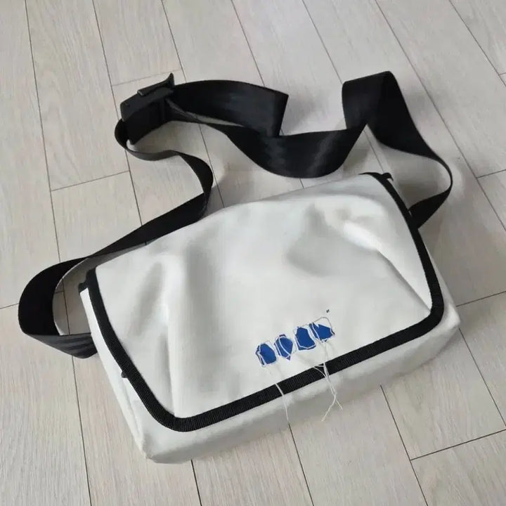 [BUNJANG] ADER Error Trace Admire Crossbody Bag White / 아더에러 트레이스 애드모어 크로스백 화이트