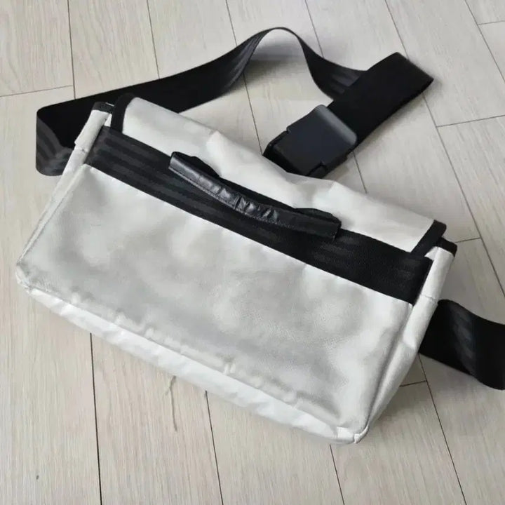 [BUNJANG] ADER Error Trace Admire Crossbody Bag White / 아더에러 트레이스 애드모어 크로스백 화이트