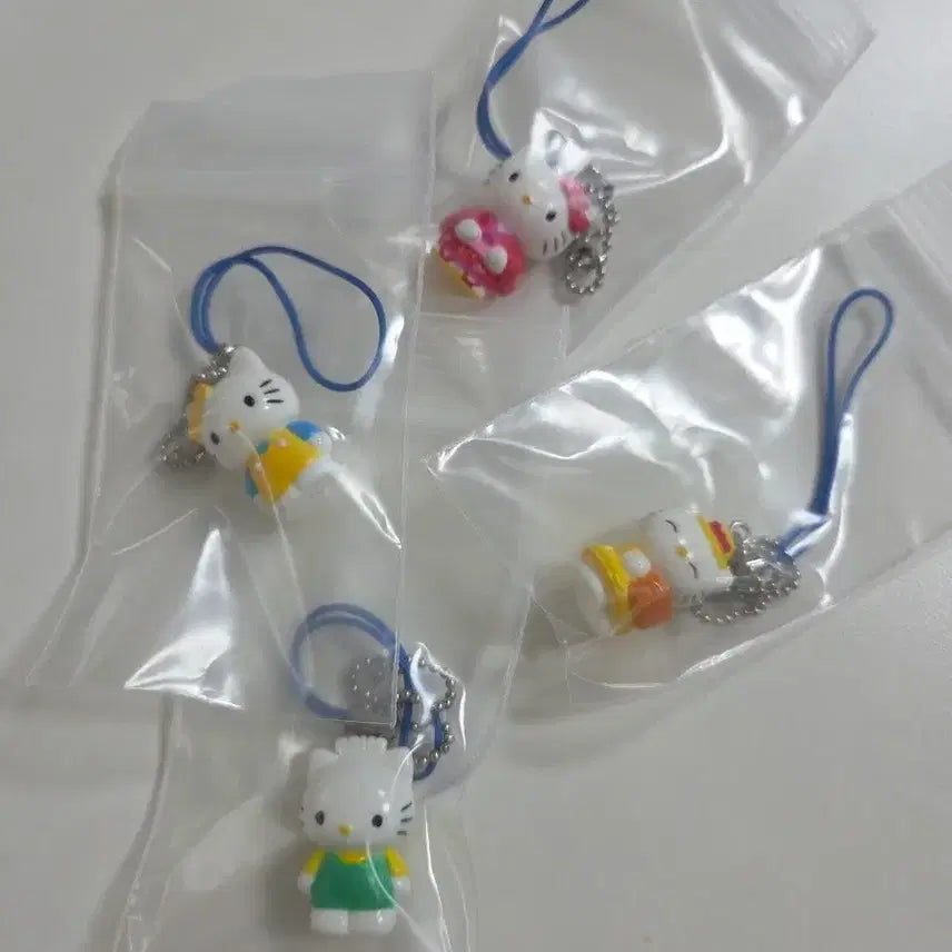 [BUNJANG] Hello Kitty Classic Mimi Daniel Mom Strap Keychain Set / 세트)고전키티 미미 다니엘 엄마 스트랩 키링
