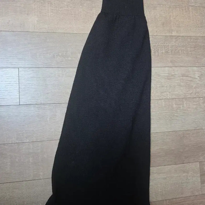 [BUNJANG] Polerou Damaged V-Neck Knit Black Size 4 / 폴리테루 데미지드 브이넥 니트 블랙 4사이즈