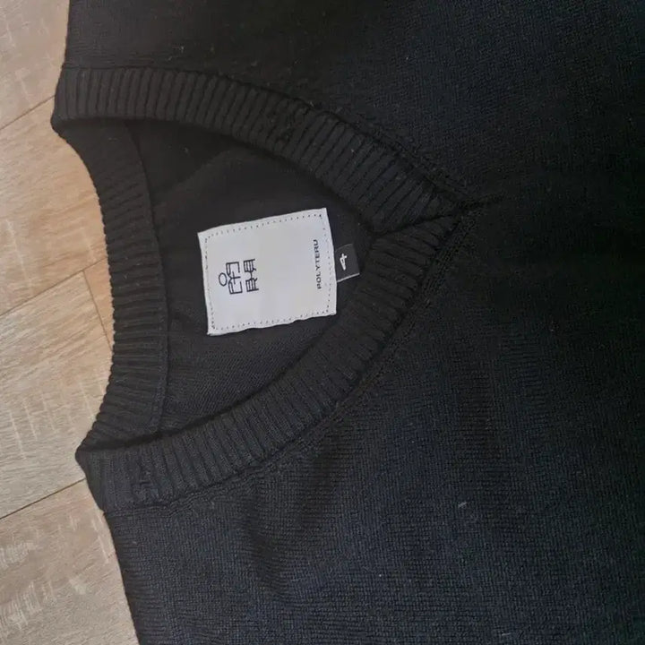[BUNJANG] Polerou Damaged V-Neck Knit Black Size 4 / 폴리테루 데미지드 브이넥 니트 블랙 4사이즈