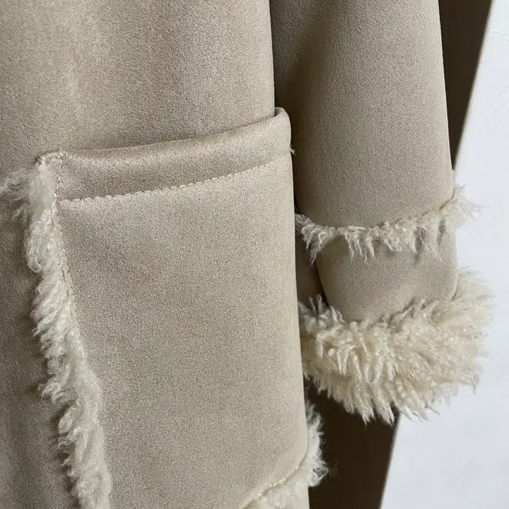 [BUNJANG] FromWhere Oversized Shearling Coat Beige / FromWhere 무스탕코트 / 오버사이즈 코트 베이지