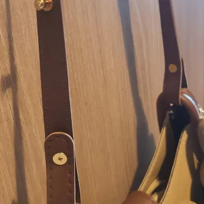 [BUNJANG] Rabbit Charm Crossbody &amp; Shoulder Bag (Beige) / (새상품) 예쁜 토끼키링 크로스&amp;숄더백(베이지/토끼키링포함)