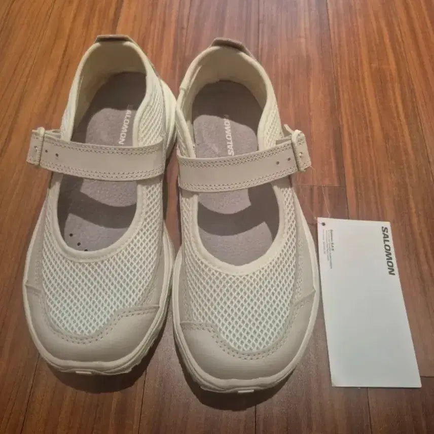 [SOLD OUT] 살로몬 메리제인 230 바닐라 새제품