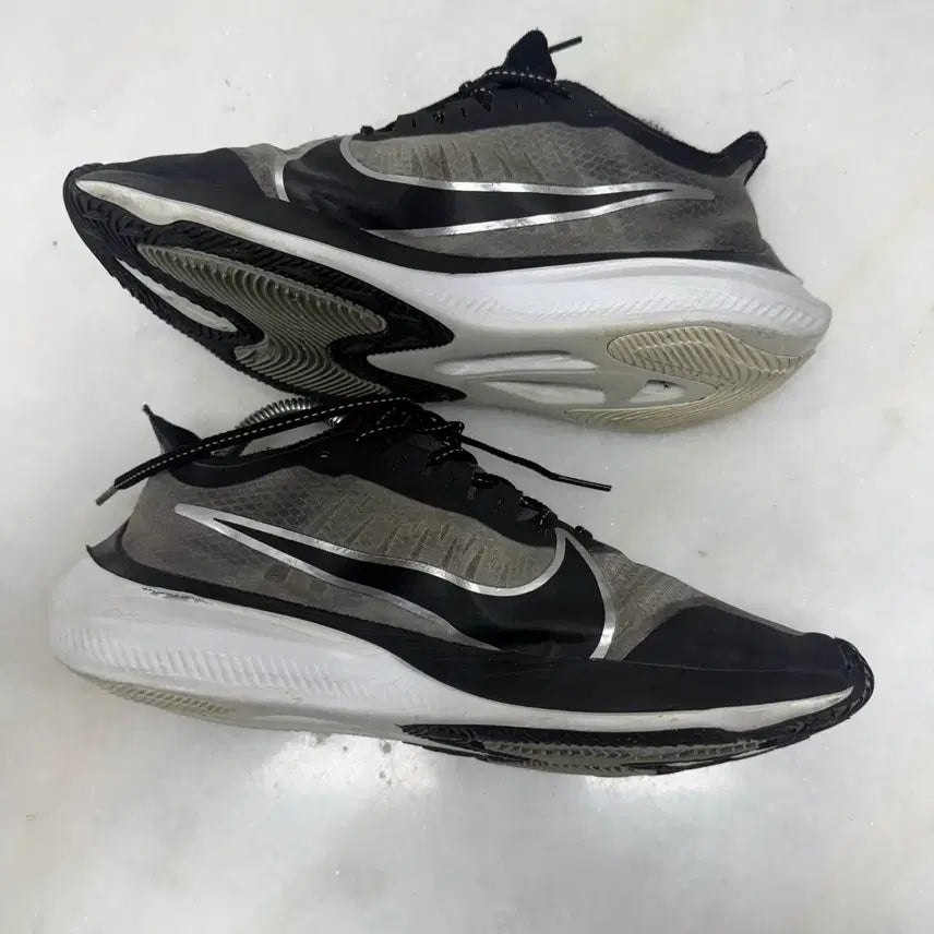 [BUNJANG] Nike Air Zoom Gravity Running Shoes / (250)나이키 운동화 에어 줌 그래비티 런닝화