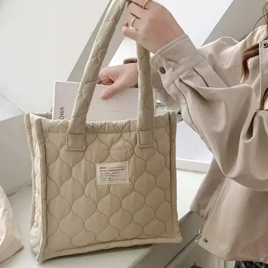 [BUNJANG] Embossed Quilted Tote Bag / 새상품) 폭신폭신 엠보싱 누빔가방