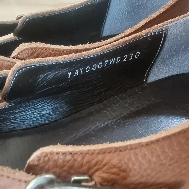 [BUNJANG] Masse Masse T-Strap Leather Flat Shoes / 마스에마스 T스트랩 가죽 플랫 슈즈