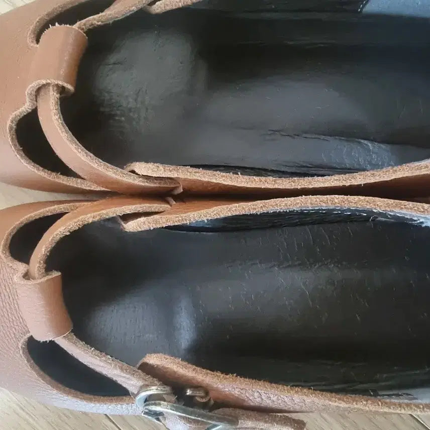[BUNJANG] Masse Masse T-Strap Leather Flat Shoes / 마스에마스 T스트랩 가죽 플랫 슈즈