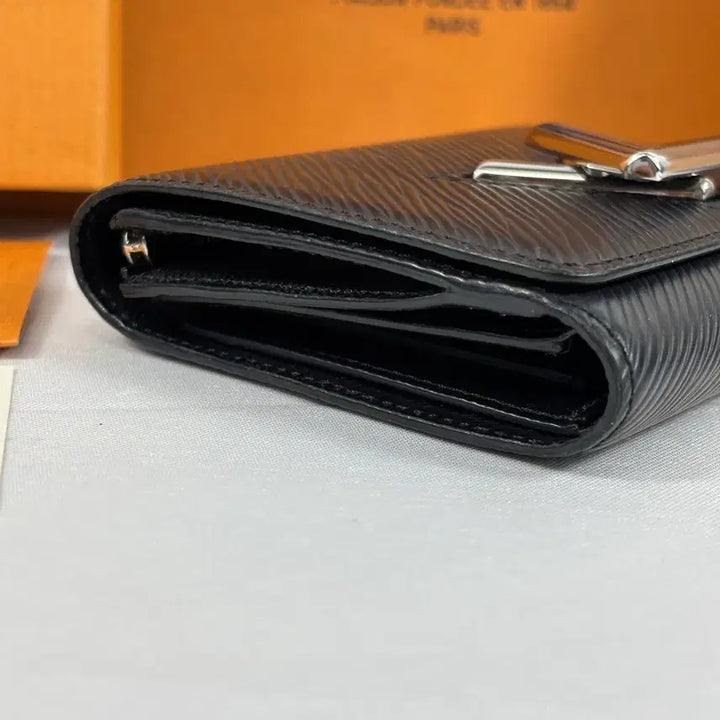 [BUNJANG] Louis Vuitton Twist Epi Wallet M63322 / (새상품급,감정서)루이비통 트위스트 에피 반지갑 월릿 M63322
