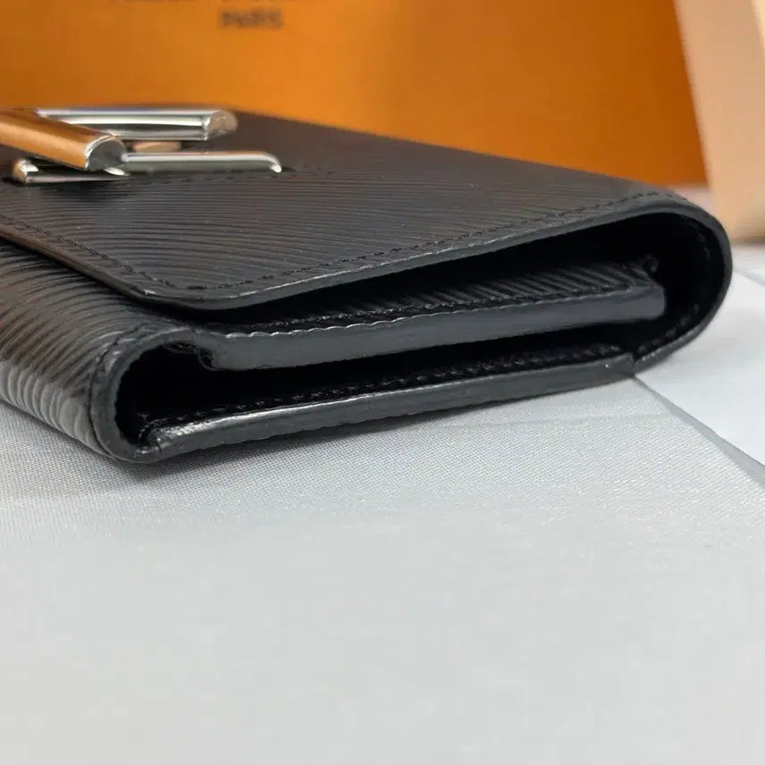 [BUNJANG] Louis Vuitton Twist Epi Wallet M63322 / (새상품급,감정서)루이비통 트위스트 에피 반지갑 월릿 M63322