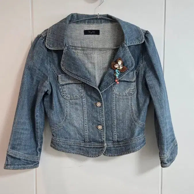[BUNJANG] Viat Denim Jacket with Brooch / 비아트 데님 자켓 청자켓 브로치
