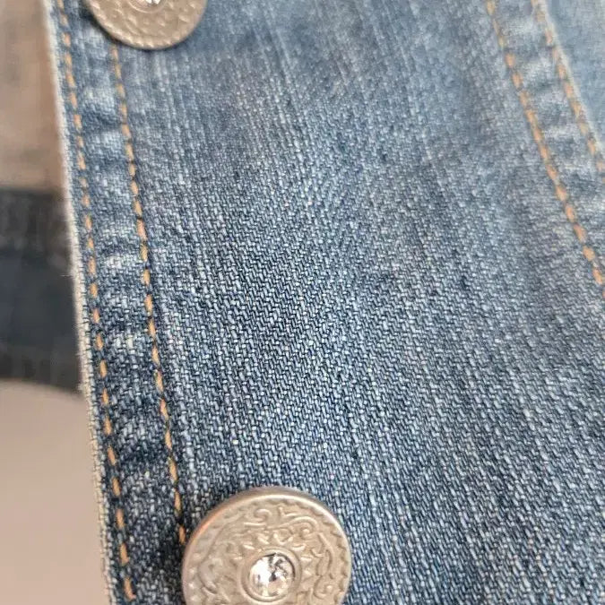 [BUNJANG] Viat Denim Jacket with Brooch / 비아트 데님 자켓 청자켓 브로치