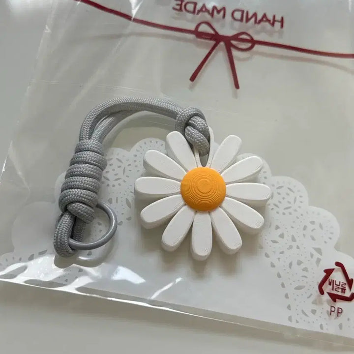 [BUNJANG] G-Dragon Daisy Flower Keyring Bag Charm / 지드래곤 데이지 꽃 키링 가방링