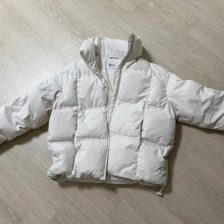 [BUNJANG] 8 Seconds Seamless High Neck Puffer Duck Down Short Padded Jacket / 에잇세컨즈 심리스 하이넥 푸퍼 덕다운 숏패딩 아이보리 S