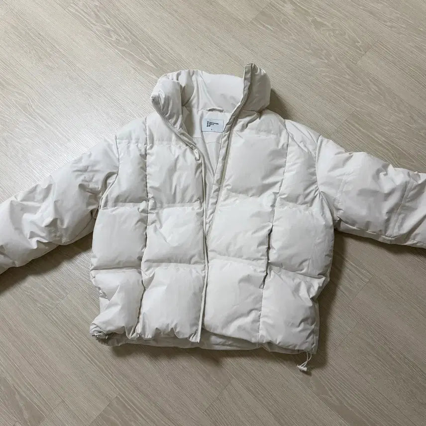 [BUNJANG] 8 Seconds Seamless High Neck Puffer Duck Down Short Padded Jacket / 에잇세컨즈 심리스 하이넥 푸퍼 덕다운 숏패딩 아이보리 S
