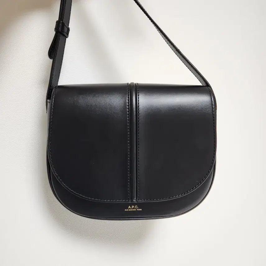[BUNJANG] A.P.C. Betty Smooth Calfskin Leather Crossbody Bag / 아페쎄(A.P.C.) 베티 소가죽 크로스백