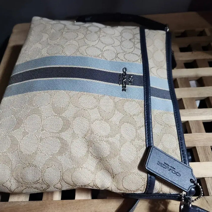 [BUNJANG] Coach Signature Stripe Crossbody Bag / 코치 시그니처 스트라이프 크로스백