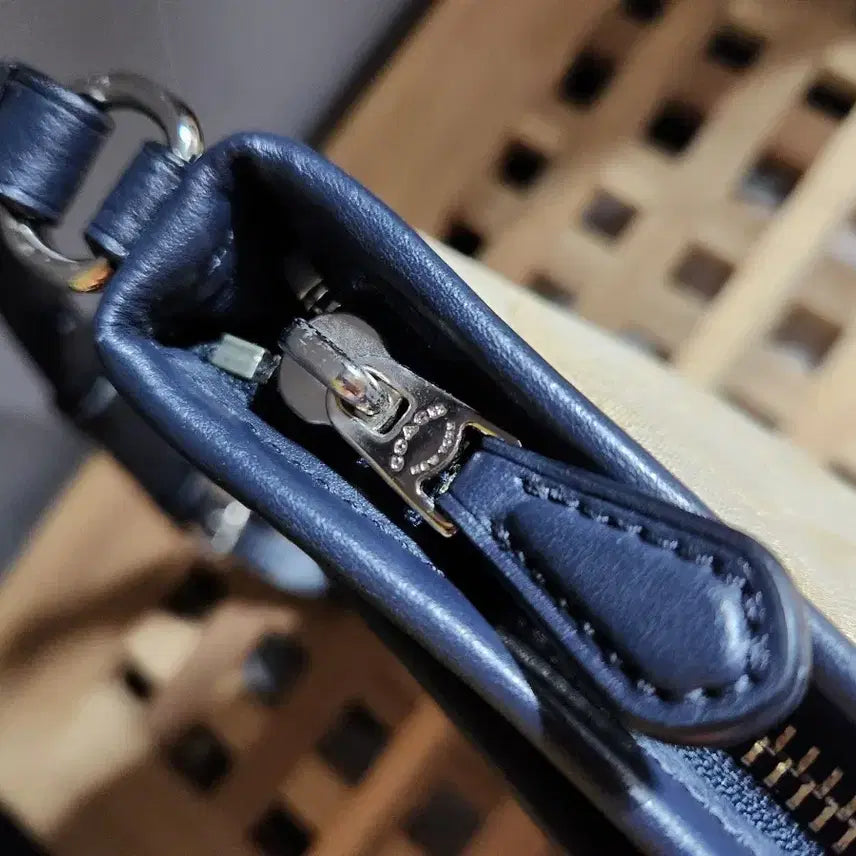 [BUNJANG] Coach Signature Stripe Crossbody Bag / 코치 시그니처 스트라이프 크로스백