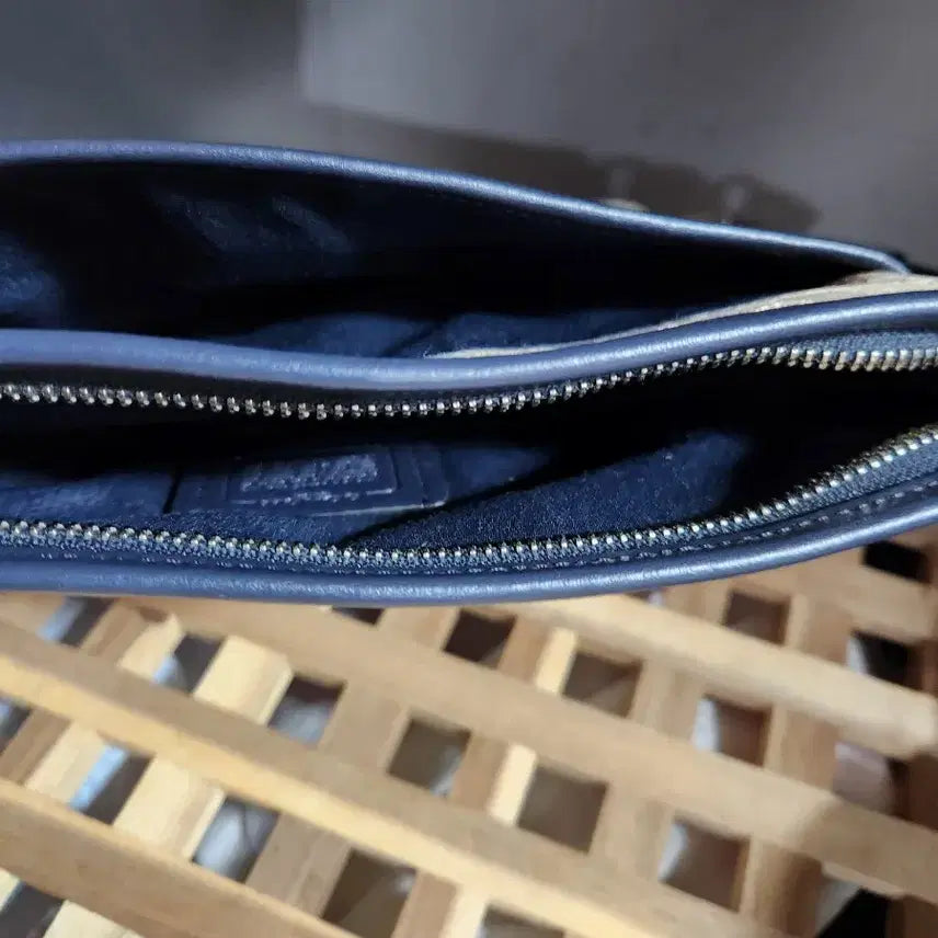 [BUNJANG] Coach Signature Stripe Crossbody Bag / 코치 시그니처 스트라이프 크로스백