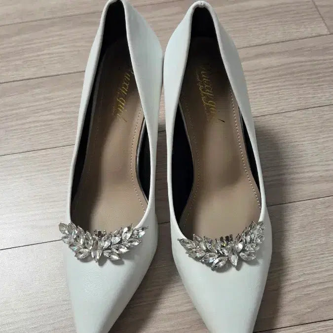 [BUNJANG] Wedding Shoe Brooch Set - White Heels (230 Size) / 웨딩슈즈 브로치세트 화이트힐 230 새거
