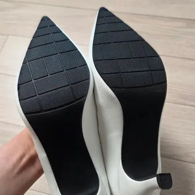 [BUNJANG] Wedding Shoe Brooch Set - White Heels (230 Size) / 웨딩슈즈 브로치세트 화이트힐 230 새거