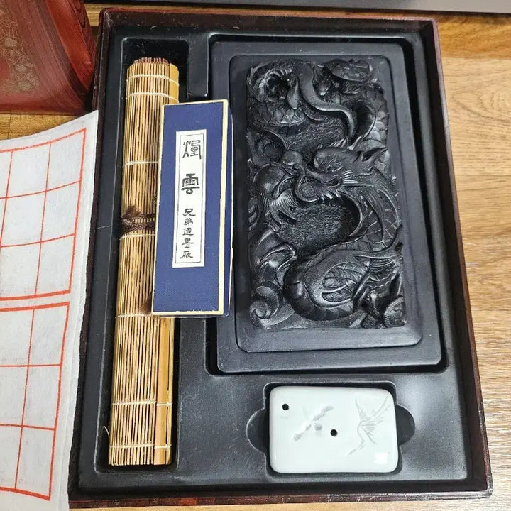 [BUNJANG] Ilshin Gak Dragon Carved Inkstone Set / 새상품) 일신각 용조각 벼루세트 서예세트(벼루 연적 먹 붓통 붓 화선지)