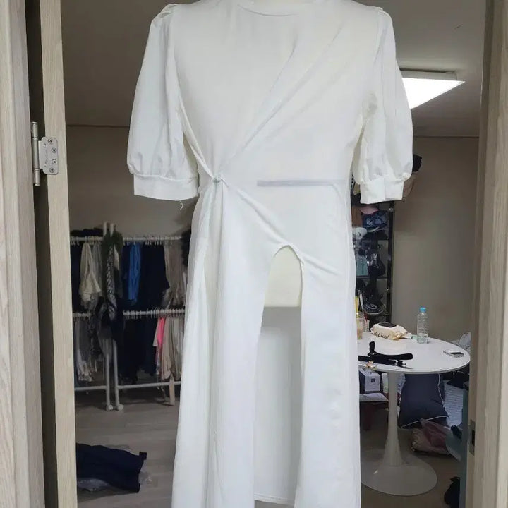 [BUNJANG] White Puff Sleeve Side Slit Long Dress / 화이트 퍼프소매 옆트임 롱 원피스