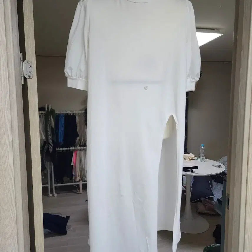 [BUNJANG] White Puff Sleeve Side Slit Long Dress / 화이트 퍼프소매 옆트임 롱 원피스