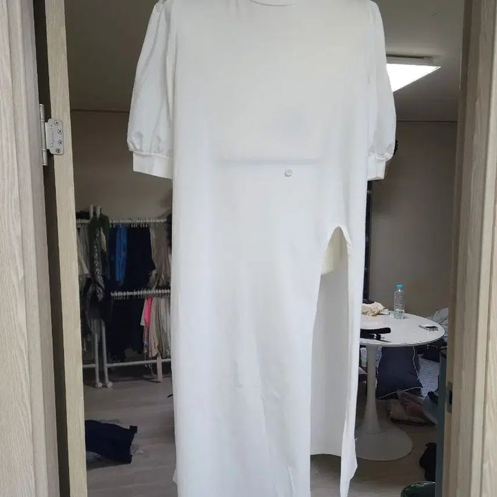 [BUNJANG] White Puff Sleeve Side Slit Long Dress / 화이트 퍼프소매 옆트임 롱 원피스